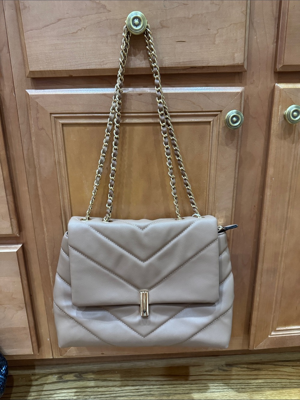 Quilted Bag with Turn Lock and Metal Chain Strap
